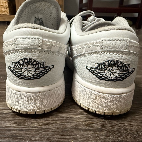 Jordan 1 Low White Camo Sneakers - Picture 2 of 5